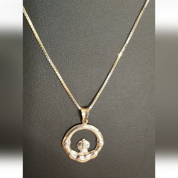 Vintage 925 Sterling Silver Claddagh Necklace Designer IBB Pendant on Box Chain - Picture 5 of 7